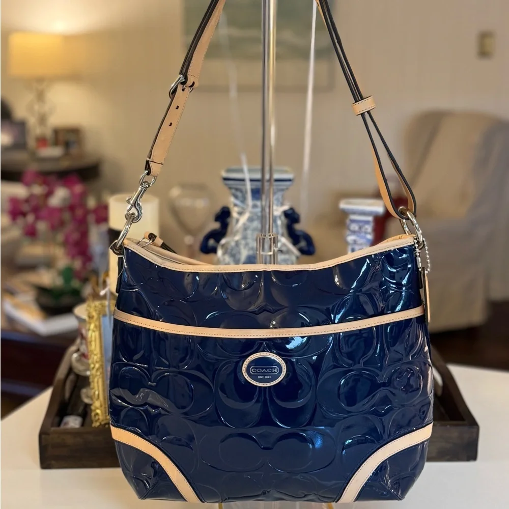 ๐๐ NWT COACH PEYTON NAVY PATIENT LEATHER BAG! - Picture 1 of 13